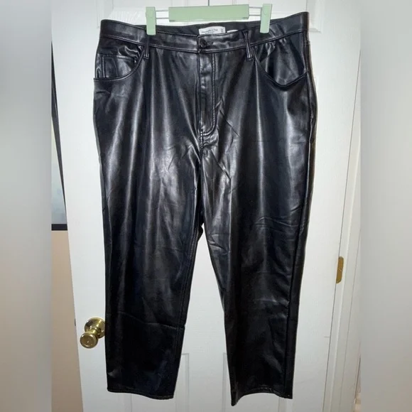 Abercrombie Love Curve Vegan Leather pants • Women’s 18R - Picture 1 of 6